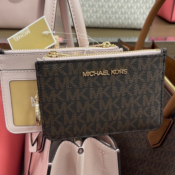 MICHAEL KORS SMALL TOP ZIP COINPOUCH With ID
Powder Blush